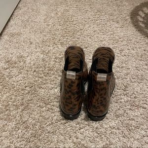 Leopard print rain boots in great condition worn once size 6